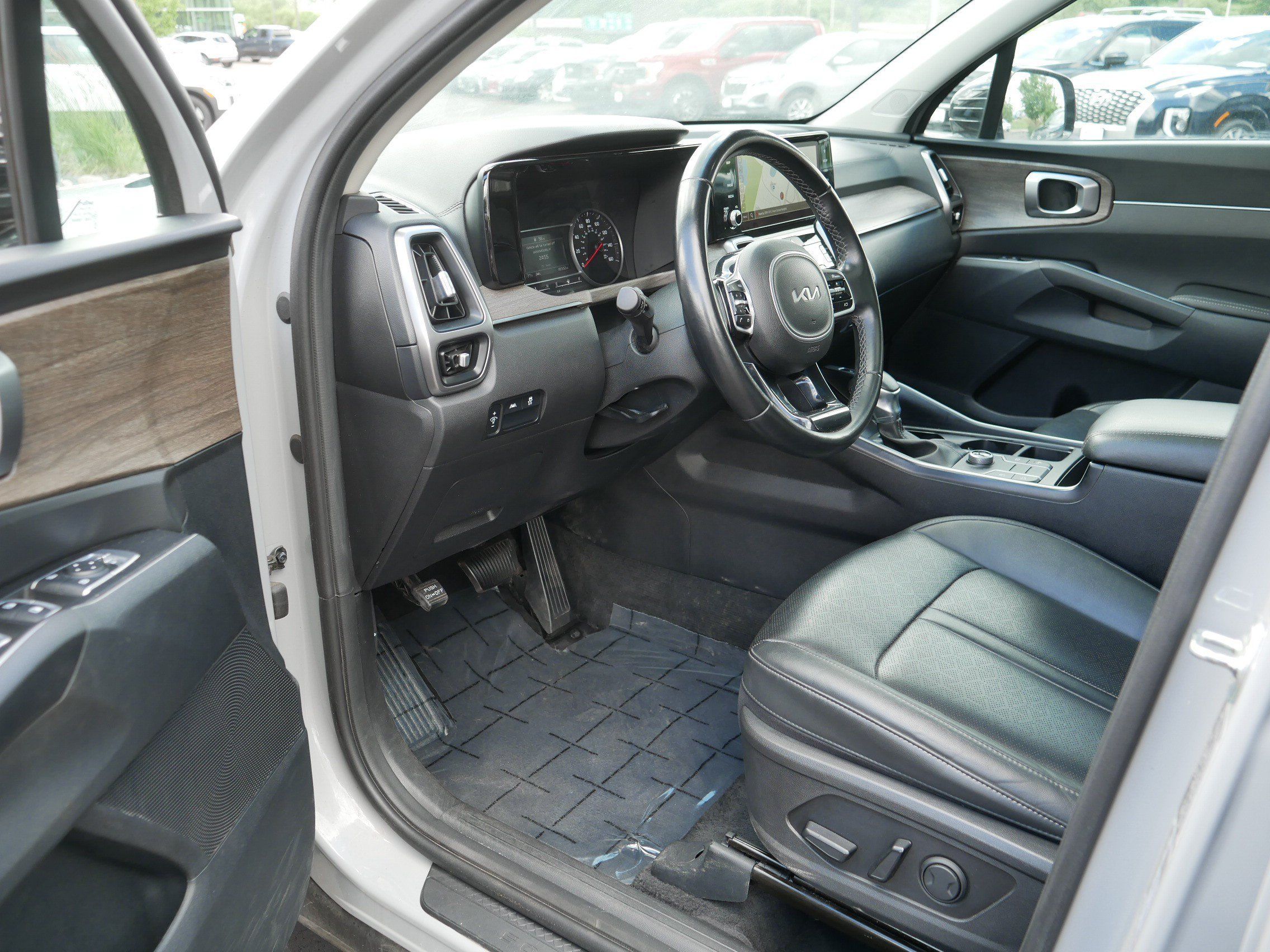 Used 2023 Kia Sorento S w/ Panoramic Sunroof Package AWD/4WD image 11