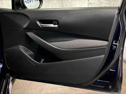 Used 2021 Toyota Corolla LE image 12
