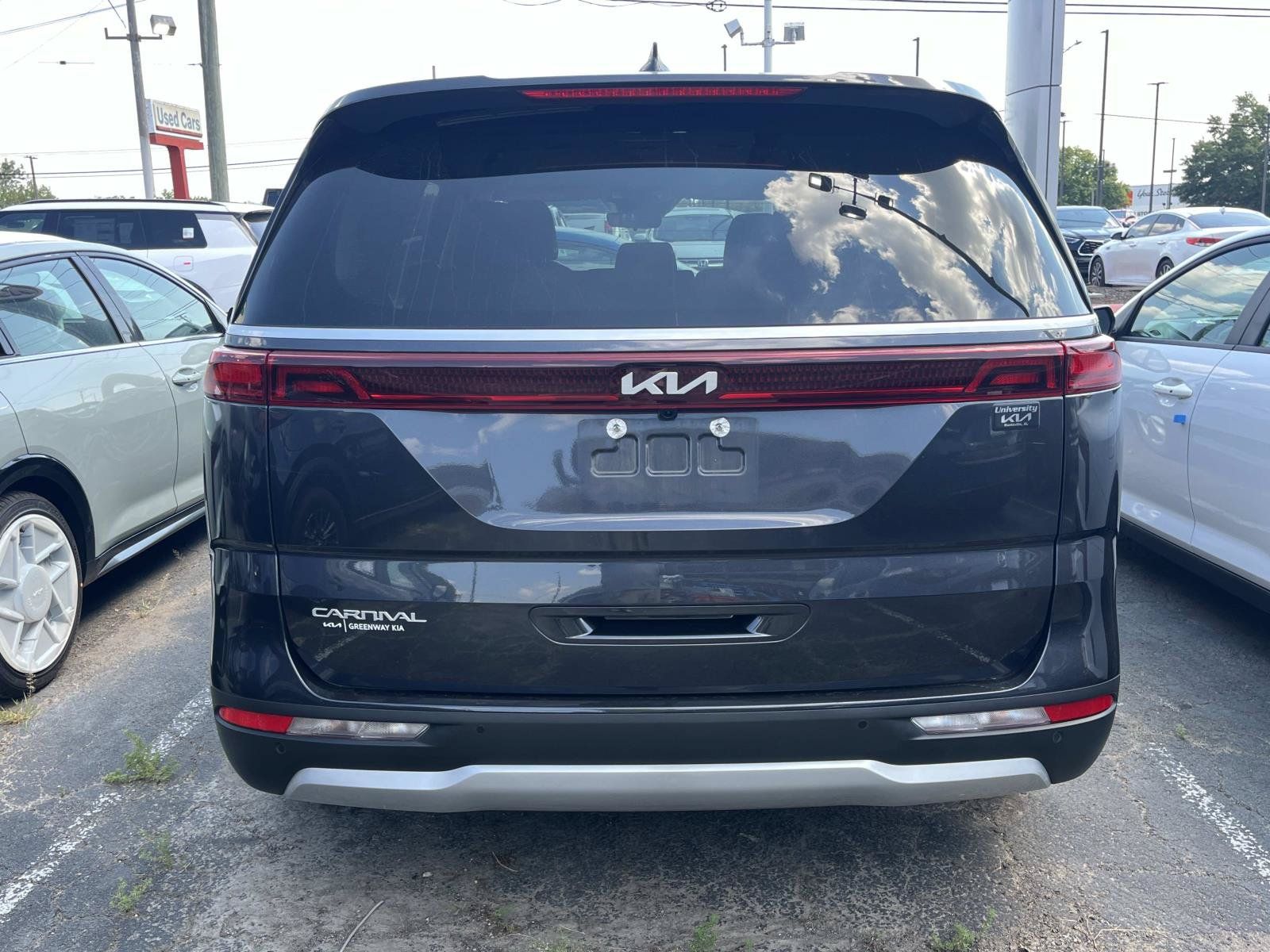 Used 2024 Kia Carnival LX FWD image 6