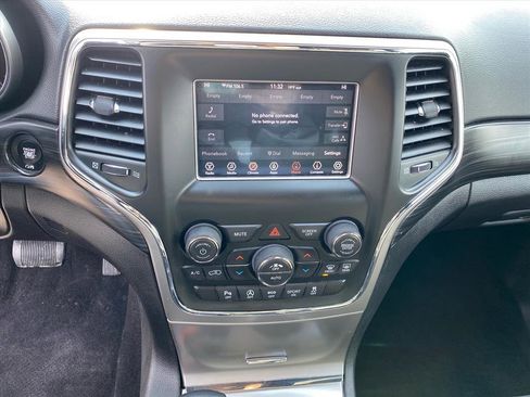 Used 2019 Jeep Grand Cherokee Laredo image 11