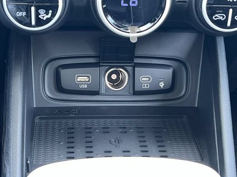 New 2026 Hyundai Venue SEL FWD image 17