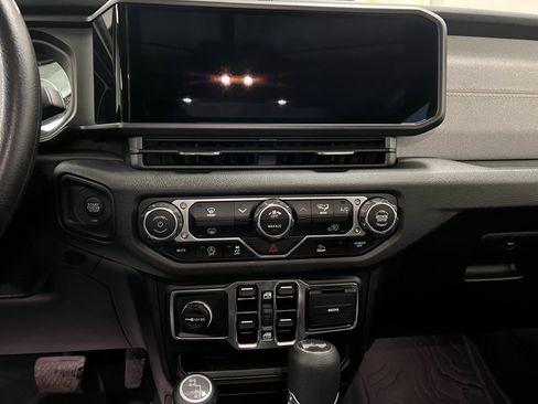 Used 2025 Jeep Wrangler Sport image 11