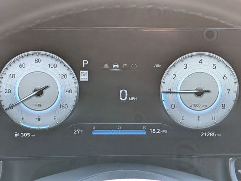 Used 2025 Hyundai Elantra SEL image 13