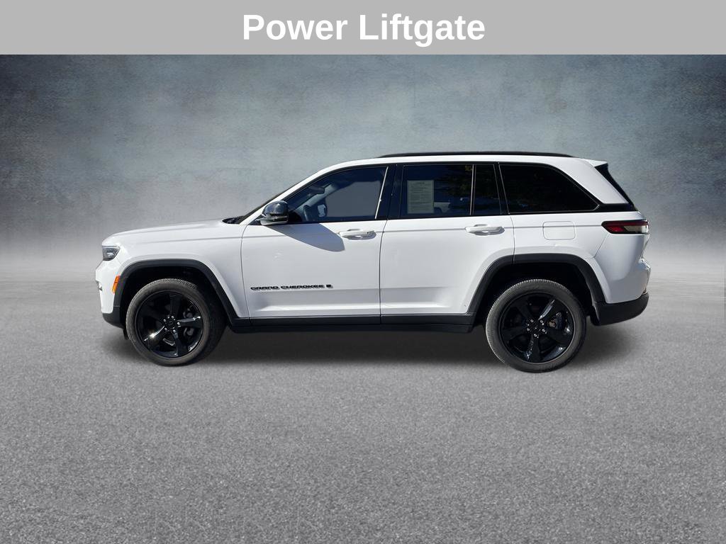 Used 2023 Jeep Grand Cherokee Altitude AWD/4WD image 5