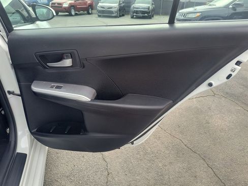 Used 2012 Toyota Camry L image 24