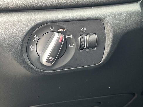 Used 2016 Audi Q3 2.0T Premium Plus w/ Technology Package image 28