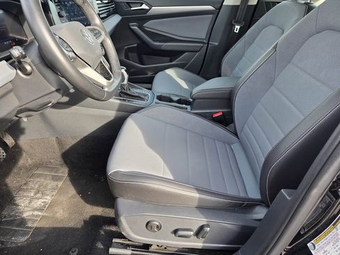 Used 2025 Volkswagen Jetta SE image 10