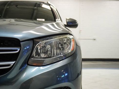 Used 2018 Mercedes-Benz GLC 300 4MATIC w/ Premium Package image 40