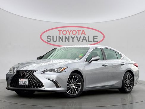 Used 2025 Lexus ES 300h w/ Premium Package image 2