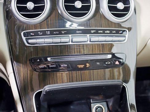 Used 2017 Mercedes-Benz GLC 300 4MATIC w/ Premium 2 Package image 25