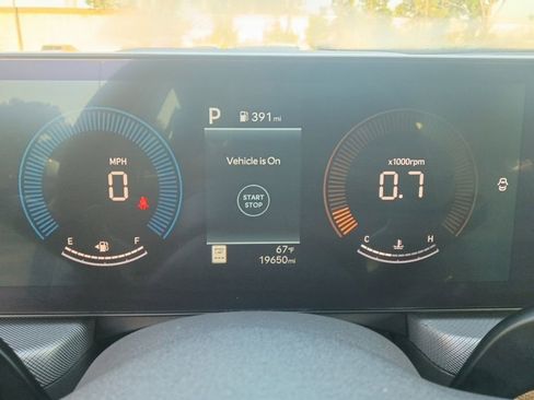 Used 2025 Hyundai Sonata SEL FWD image 2