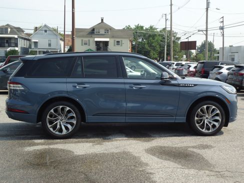 Used 2026 Lincoln Aviator AWD w/ Jet Appearance Package image 2