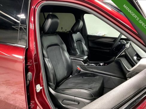 Used 2024 Jeep Grand Cherokee L Laredo AWD/4WD image 9