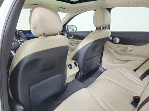 Used 2019 Mercedes-Benz C 300 Sedan image 11
