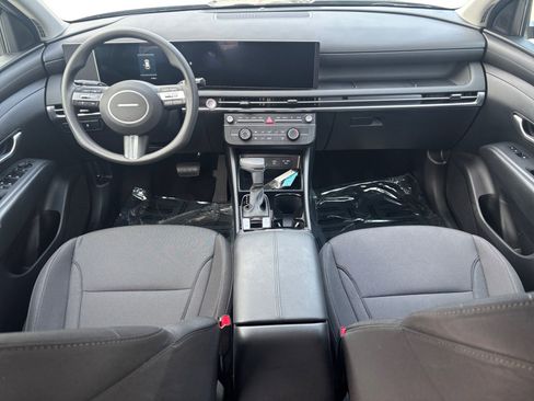 Used 2025 Hyundai Tucson SE image 10