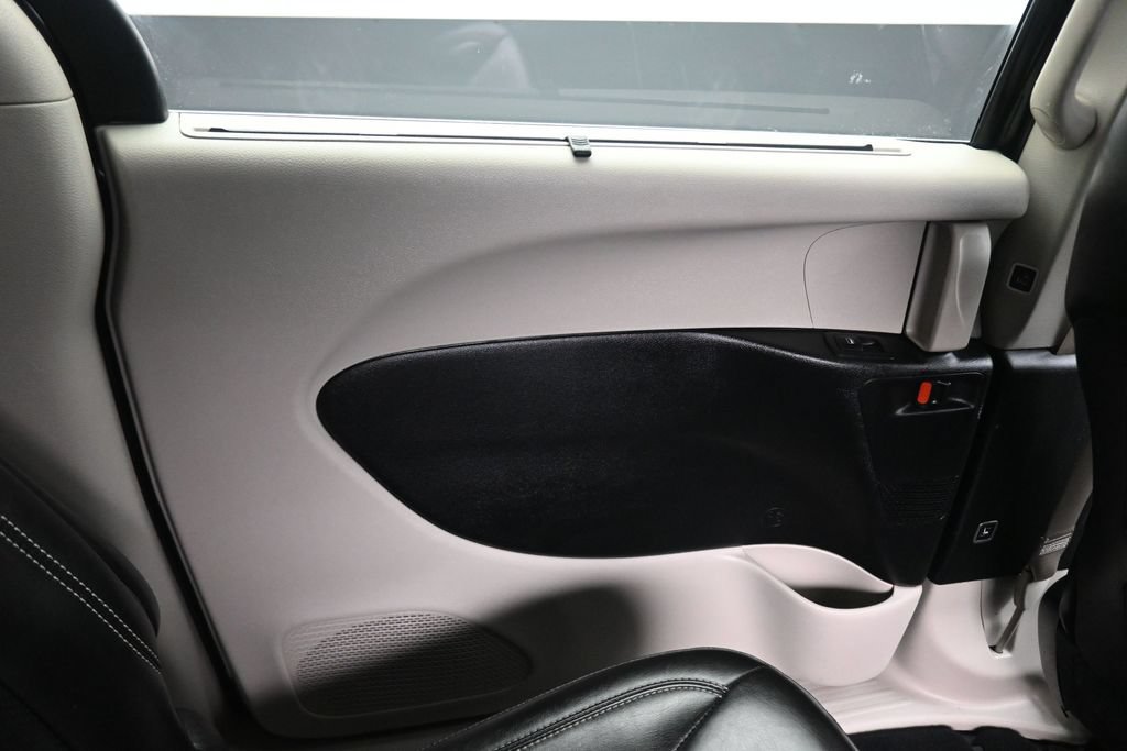 Used 2024 Chrysler Pacifica Touring-L FWD image 51