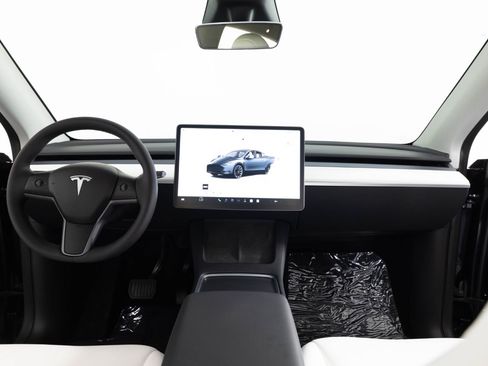 Used 2024 Tesla Model Y Long Range AWD/4WD image 33