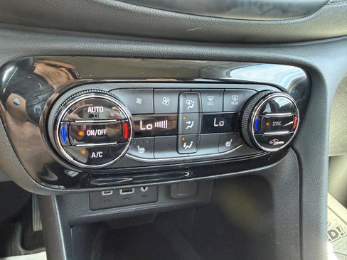 Used 2023 Buick Encore GX Select AWD/4WD image 32
