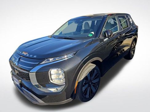 New 2025 Mitsubishi Outlander SE image 2