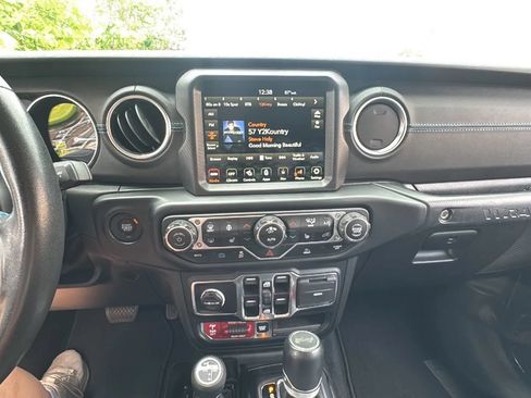 Used 2023 Jeep Wrangler Unlimited Rubicon 4xe w/ Cold Weather Group AWD/4WD image 27