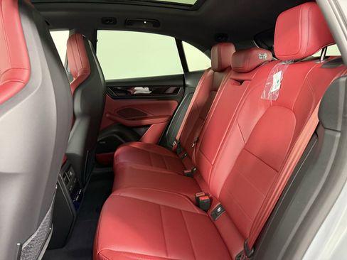 Certified 2025 Porsche Macan 4S Electric AWD/4WD image 27