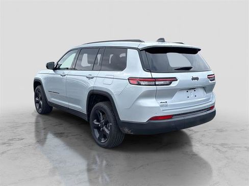 Used 2025 Jeep Grand Cherokee L Altitude image 5