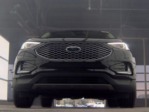 Used 2024 Ford Edge SEL w/ Convenience Package AWD/4WD image 3