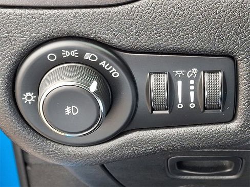 Used 2020 Jeep Cherokee Trailhawk w/ Cold Weather Group image 27