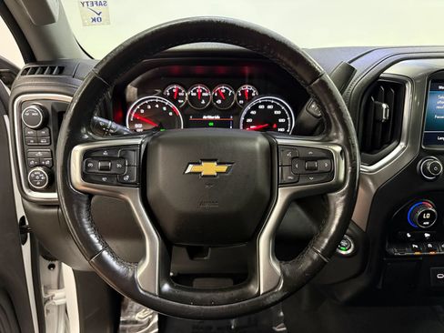 Used 2020 Chevrolet Silverado 1500 LT w/ Convenience Package AWD/4WD image 16