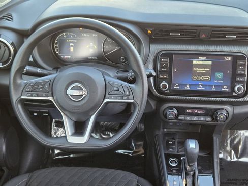 Used 2022 Nissan Kicks SV image 35