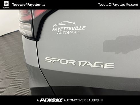 Used 2025 Kia Sportage LX AWD/4WD image 4