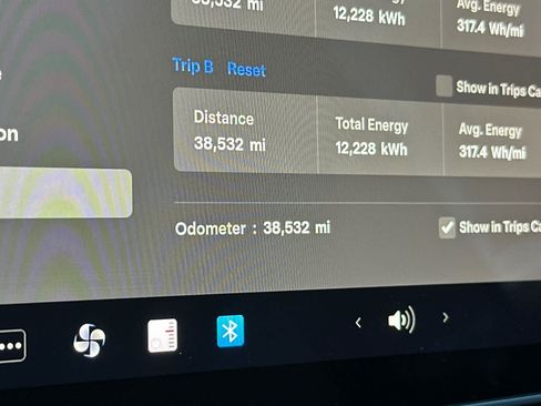 Used 2024 Tesla Model Y Long Range AWD/4WD image 29
