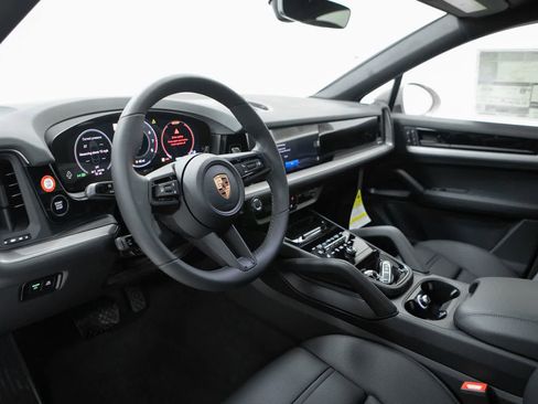 New 2026 Porsche Cayenne Coupe image 4