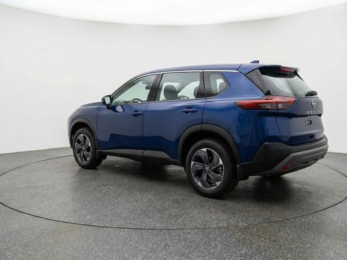 Used 2025 Nissan Rogue SV image 6