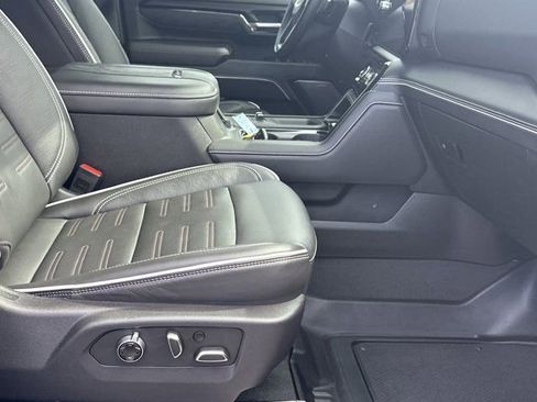 Used 2025 GMC Sierra 2500 AT4X image 14