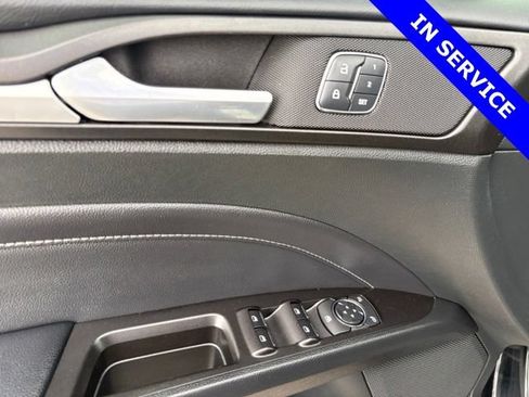 Used 2017 Ford Fusion Titanium FWD image 19