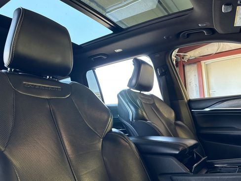 Used 2022 Jeep Grand Cherokee L Overland w/ Luxury Tech Group IV image 20