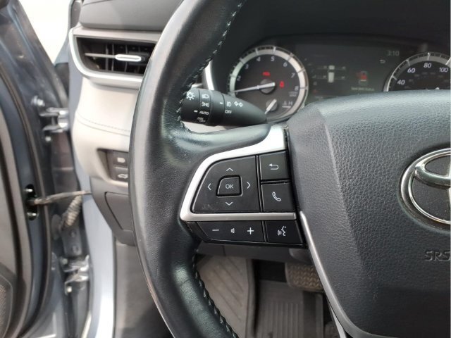 Used 2022 Toyota Highlander XLE AWD/4WD image 26