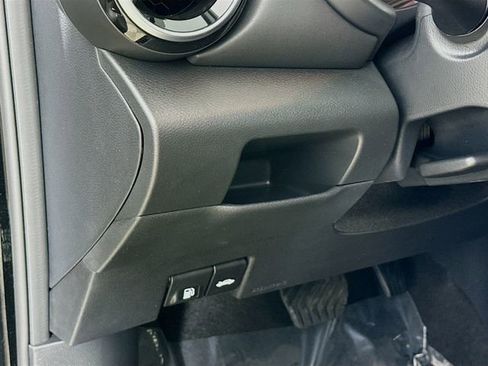 Used 2024 Nissan Kicks SR image 10