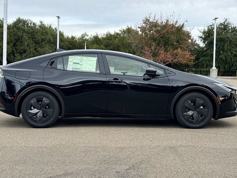 New 2026 Toyota Prius Plug-In Hybrid FWD image 3