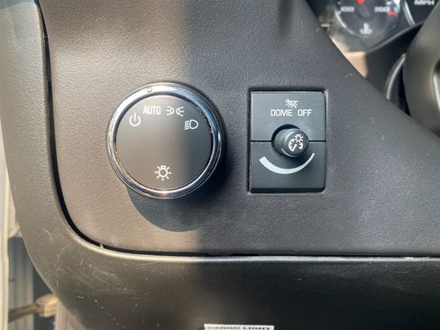 Used 2018 Chevrolet Express 3500 w/ Driver Convenience Package RWD image 15