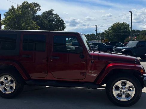 Used 2013 Jeep Wrangler Unlimited Sahara w/ Connectivity Group AWD/4WD image 6