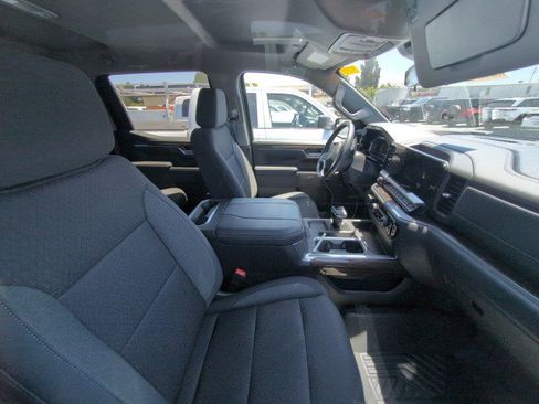 Used 2023 Chevrolet Silverado 1500 LT Trail Boss w/ Protection Package AWD/4WD image 4