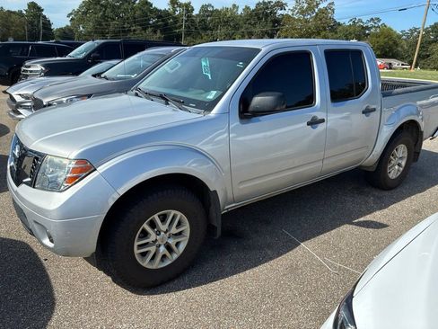 Used 2019 Nissan Frontier SV AWD/4WD image 2