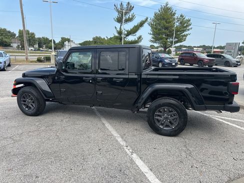New 2025 Jeep Gladiator Sport image 18