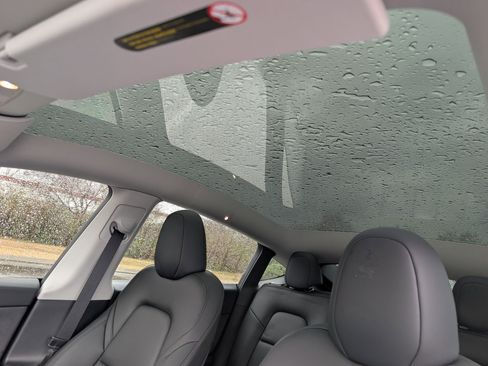 Used 2025 Tesla Model Y Long Range image 15