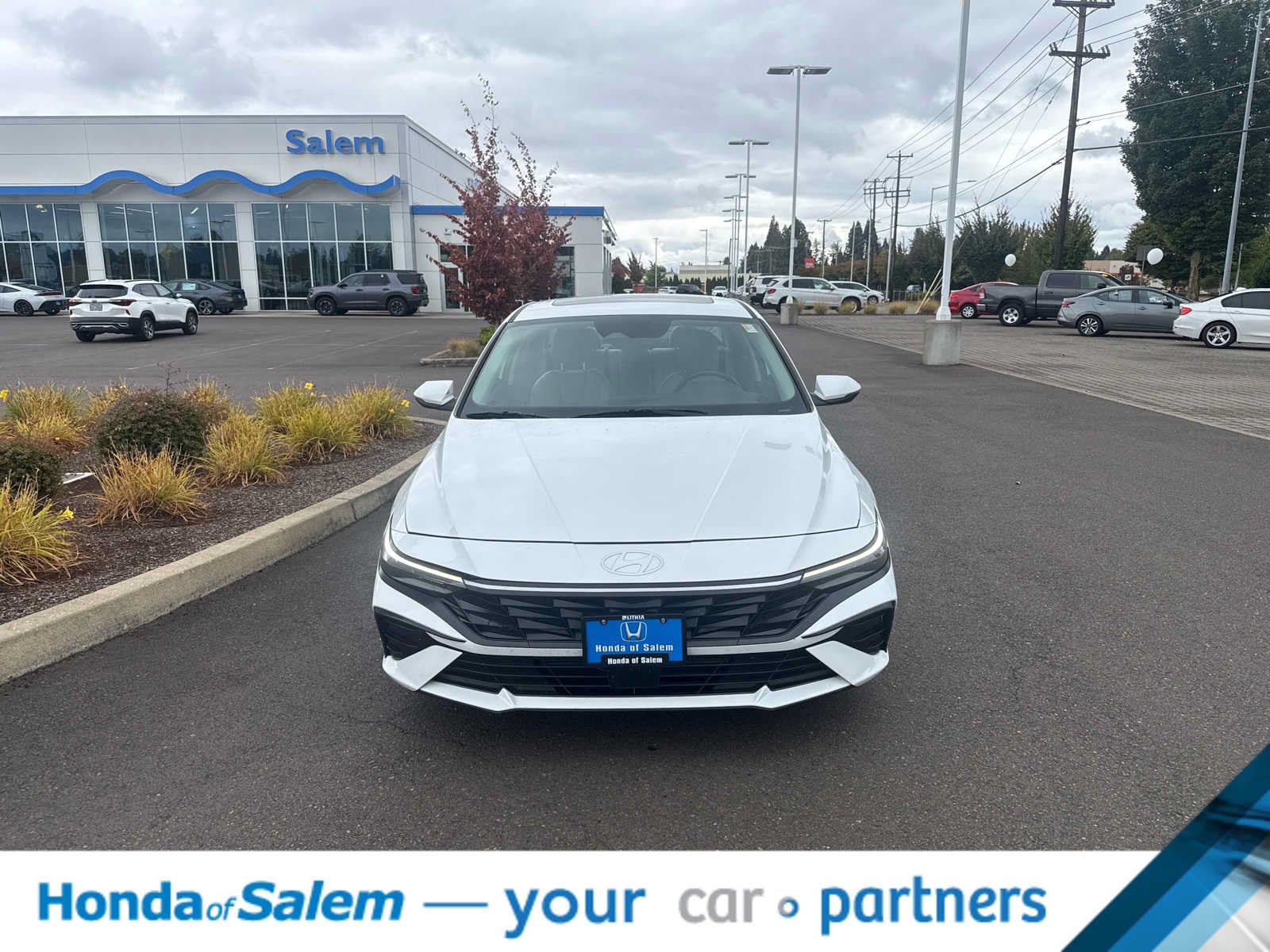 Used 2025 Hyundai Elantra Limited FWD image 5