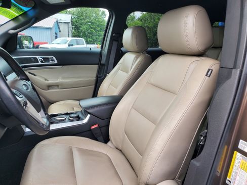 Used 2015 Ford Explorer XLT w/ Equipment Group 202B AWD/4WD image 11