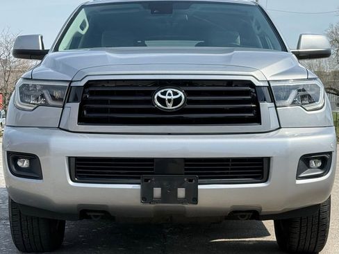 Used 2019 Toyota Sequoia SR5 AWD/4WD image 8
