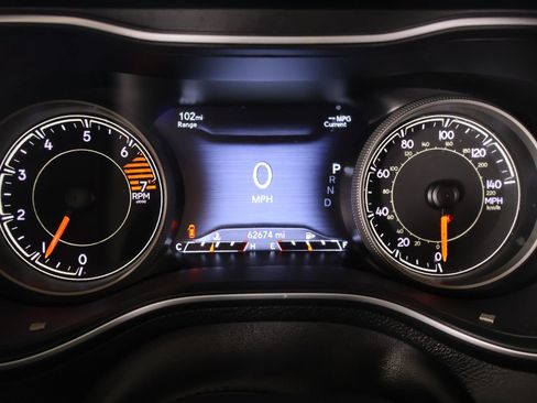 Used 2023 Jeep Cherokee Altitude Lux AWD/4WD image 4